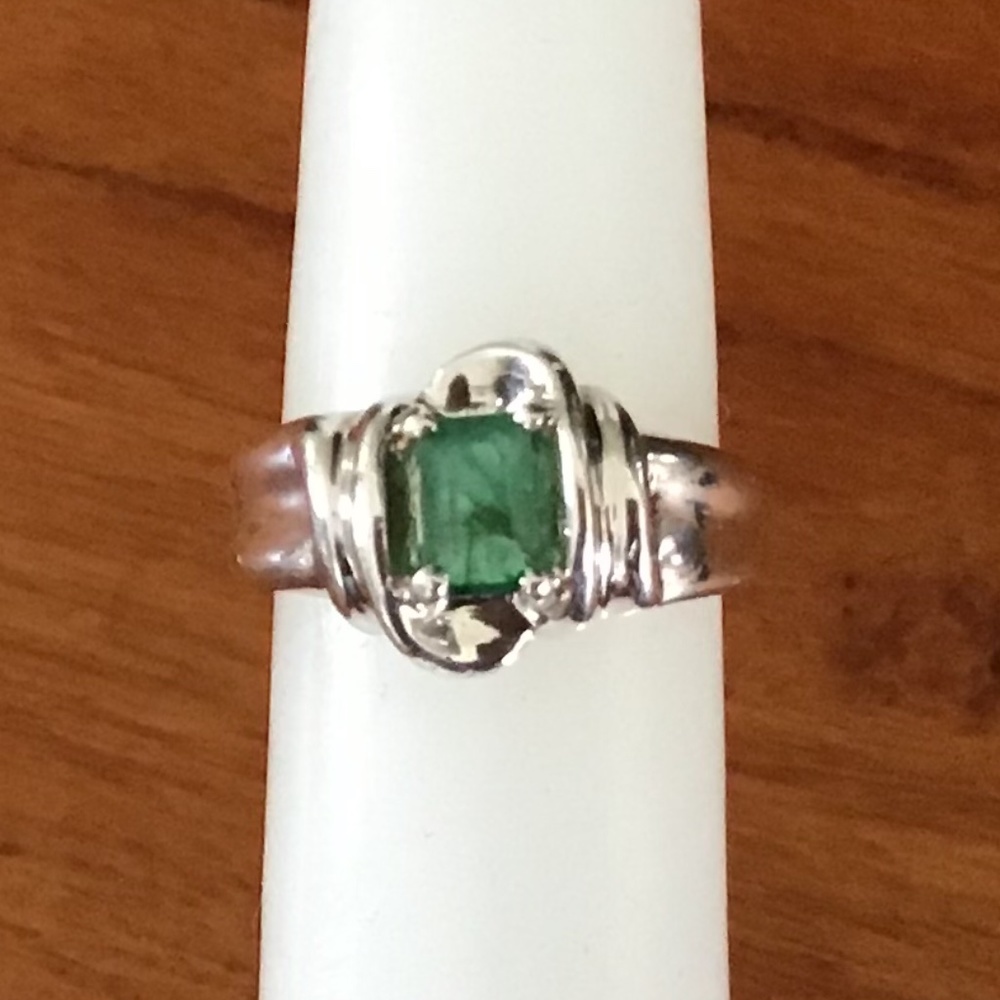 Vintage Ring Emerald & Sterling Silver Size 6 - Picture 2 of 10